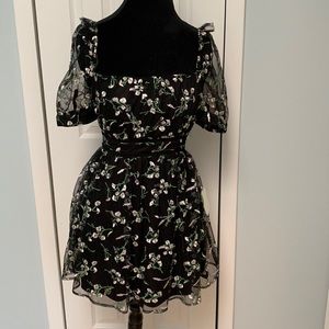 Floral Lulus Dress (NWT)- Size Small